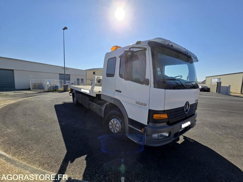 Dépanneuse Mercedes 1223 MOTEUR ECHANGE STANDARD 8O.000 - Abschleppwagen: das Bild 1 Dépanneuse Mercedes 1223 MOTEUR ECHANGE STANDARD 8O.000 - Abschleppwagen: das Bild 1