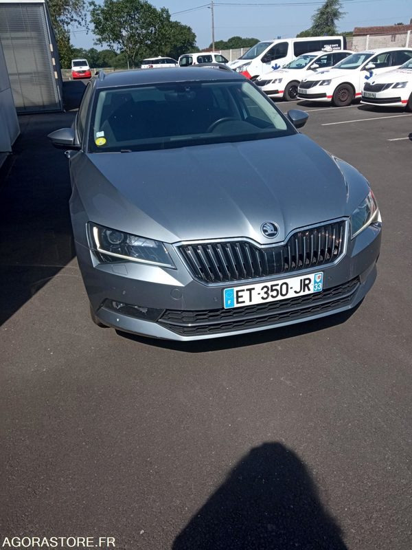 ET-350-JR - Roulant - SKODA OCTAVIA SUPERB - VP - BVA - 199 800 Kms - PKW: das Bild 1 ET-350-JR - Roulant - SKODA OCTAVIA SUPERB - VP - BVA - 199 800 Kms - PKW: das Bild 1