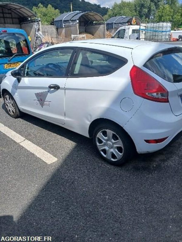 FORD FIESTA N°2 1.2 L– COULEUR BLANCHE - PKW: das Bild 1 FORD FIESTA N°2 1.2 L– COULEUR BLANCHE - PKW: das Bild 1