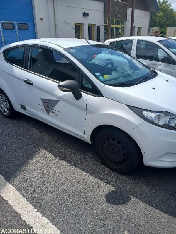 FORD FIESTA N°2 1.2 L– COULEUR BLANCHE - PKW: das Bild 2 FORD FIESTA N°2 1.2 L– COULEUR BLANCHE - PKW: das Bild 2