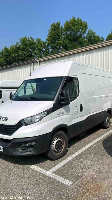 FOURGON Iveco 2020 - Kastenwagen: das Bild 2 FOURGON Iveco 2020 - Kastenwagen: das Bild 2
