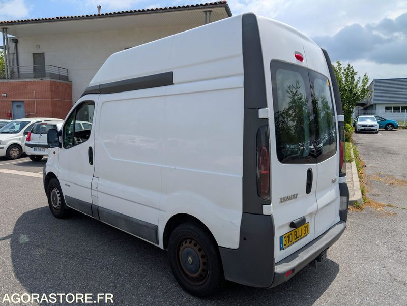 FOURGON TOLE MOINS 3T5 RENAULT TRAFIC - Kastenwagen: das Bild 2 FOURGON TOLE MOINS 3T5 RENAULT TRAFIC - Kastenwagen: das Bild 2