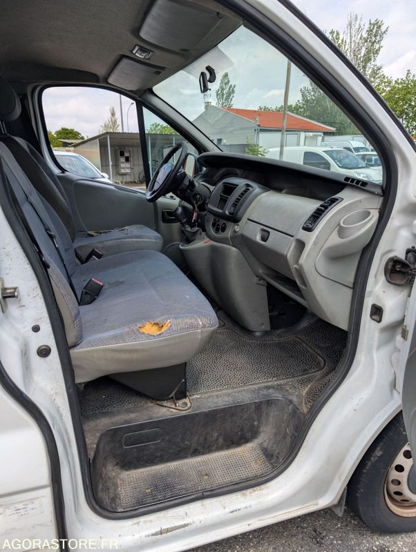 FOURGON TOLE MOINS 3T5 RENAULT TRAFIC - Kastenwagen: das Bild 5 FOURGON TOLE MOINS 3T5 RENAULT TRAFIC - Kastenwagen: das Bild 5