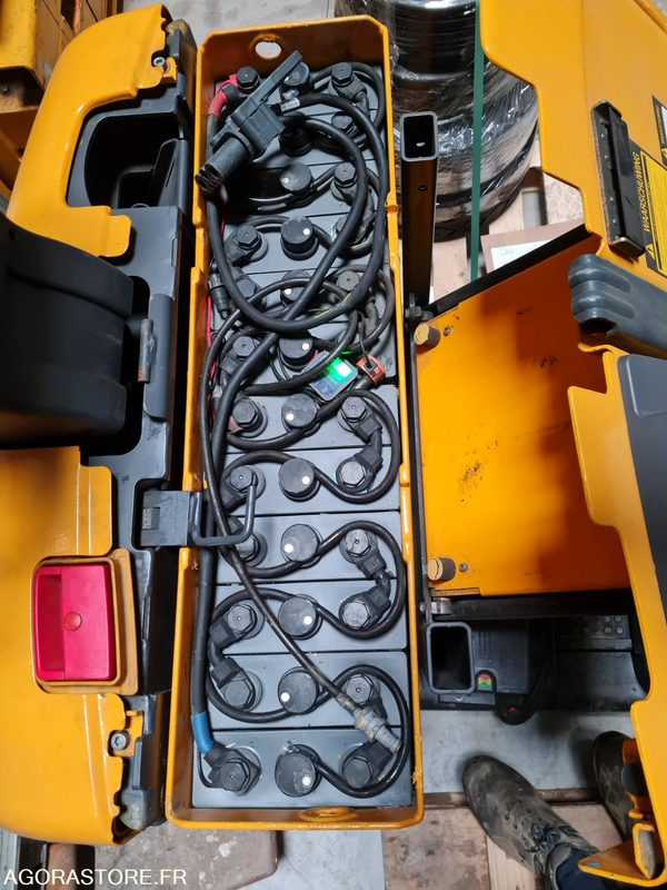 PREPARATEUR DE COMMANDE JUNGHEINRICH ECE220 - 2012 - 2391 HEURES - Flurförderzeug: das Bild 3 PREPARATEUR DE COMMANDE JUNGHEINRICH ECE220 - 2012 - 2391 HEURES - Flurförderzeug: das Bild 3