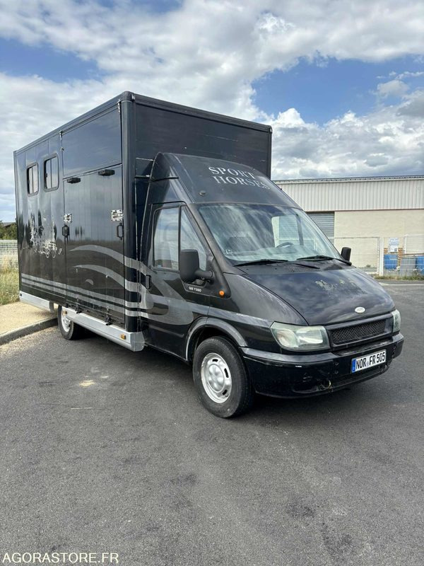 Fourgon FORD - Transport de Chevaux - 2004 - 137 510 KM - Kastenwagen: das Bild 2 Fourgon FORD - Transport de Chevaux - 2004 - 137 510 KM - Kastenwagen: das Bild 2