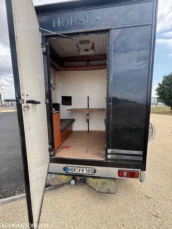 Fourgon FORD - Transport de Chevaux - 2004 - 137 510 KM - Kastenwagen: das Bild 4 Fourgon FORD - Transport de Chevaux - 2004 - 137 510 KM - Kastenwagen: das Bild 4