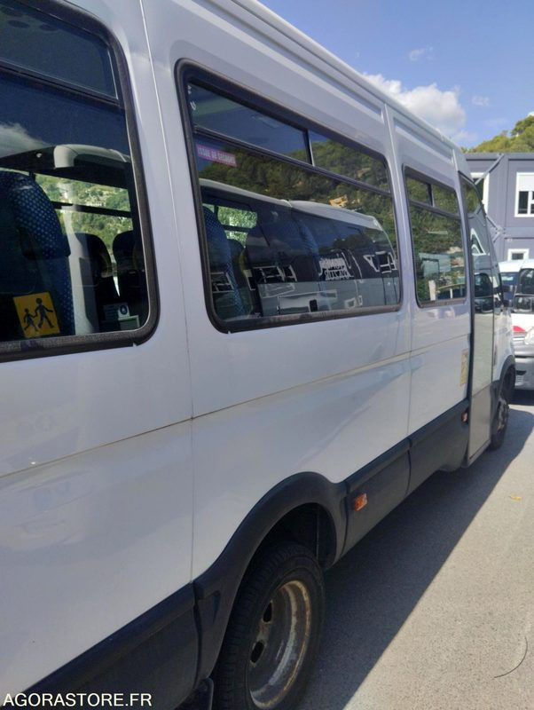 IVECO DAILY N°142064 - Kleinbus, Personentransporter: das Bild 2 IVECO DAILY N°142064 - Kleinbus, Personentransporter: das Bild 2