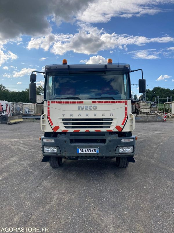 CAMION BENNE 4x2 IVECO TRAKKER 190T44 + GRUE PK15500 - Année 2006 - 391 000 km - LKW: das Bild 2 CAMION BENNE 4x2 IVECO TRAKKER 190T44 + GRUE PK15500 - Année 2006 - 391 000 km - LKW: das Bild 2