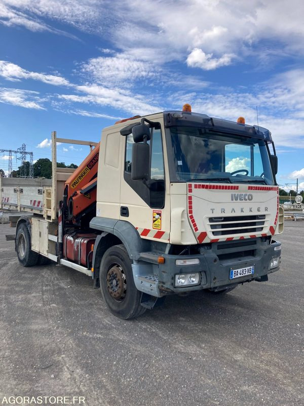 CAMION BENNE 4x2 IVECO TRAKKER 190T44 + GRUE PK15500 - Année 2006 - 391 000 km - LKW: das Bild 1 CAMION BENNE 4x2 IVECO TRAKKER 190T44 + GRUE PK15500 - Année 2006 - 391 000 km - LKW: das Bild 1