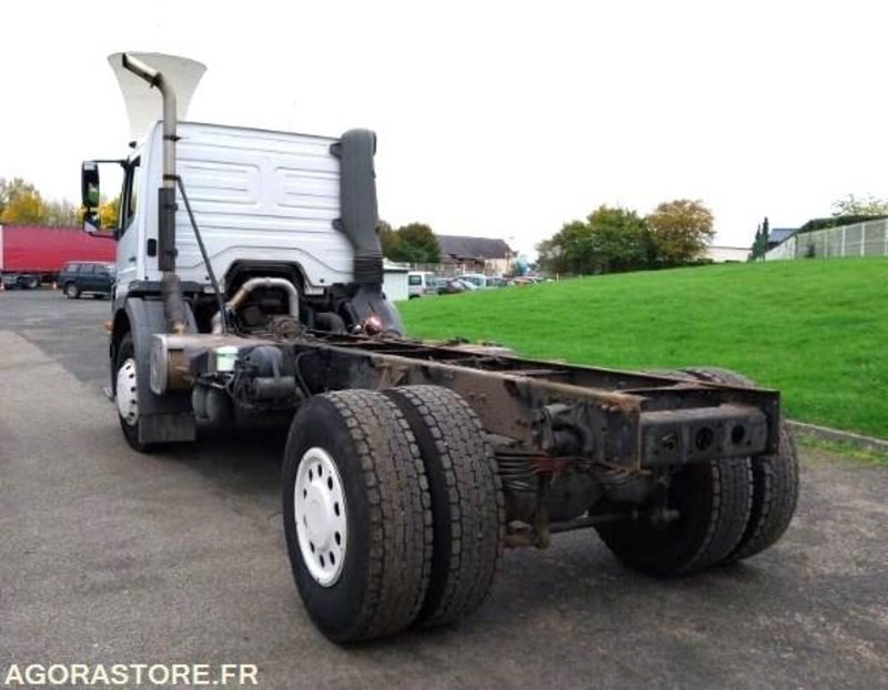MERCEDES AXOR 1828N - 2002 / 578 610 KM - Fahrgestell LKW: das Bild 3 MERCEDES AXOR 1828N - 2002 / 578 610 KM - Fahrgestell LKW: das Bild 3