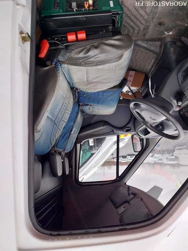 Kastenwagen MERCEDES Sprinter 411CDI Fourgon L4 VASP 2004 148238Km ROULANT PRO UNIQUEMENT: das Bild 12 Kastenwagen MERCEDES Sprinter 411CDI Fourgon L4 VASP 2004 148238Km ROULANT PRO UNIQUEMENT: das Bild 12