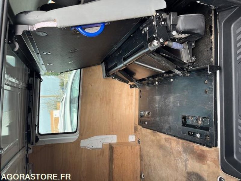 Kastenwagen MERCEDES VITO MIXTO 116 CDI LONG 5 PLACES - 2021 - 193 000km: das Bild 8 Kastenwagen MERCEDES VITO MIXTO 116 CDI LONG 5 PLACES - 2021 - 193 000km: das Bild 8