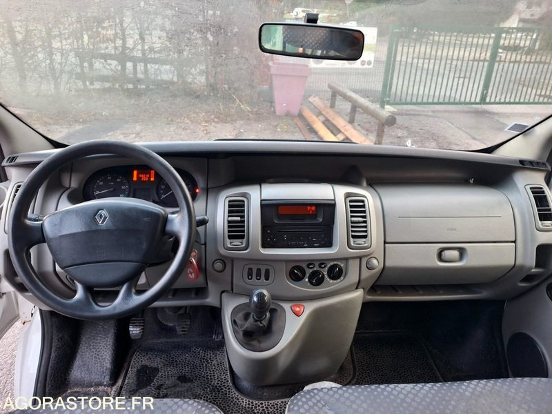 Kleinbus, Personentransporter MINIBUS RENAULT TRAFIC: das Bild 11 Kleinbus, Personentransporter MINIBUS RENAULT TRAFIC: das Bild 11