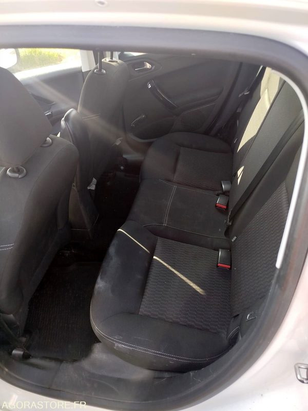PKW PEUGEOT 208 - 2019 - 232606 KM: das Bild 9