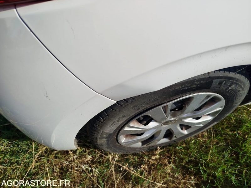 PKW PEUGEOT 208 - 2019 - 232606 KM: das Bild 15
