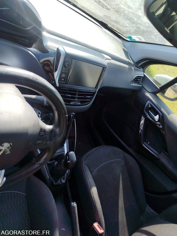 PKW PEUGEOT 208 - 2019 - 232606 KM: das Bild 11
