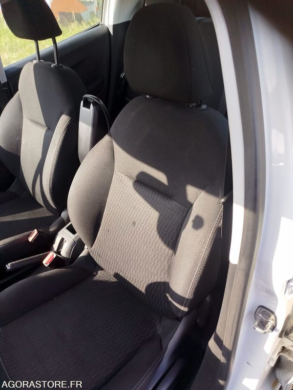 PKW PEUGEOT 208 - 2019 - 232606 KM: das Bild 10