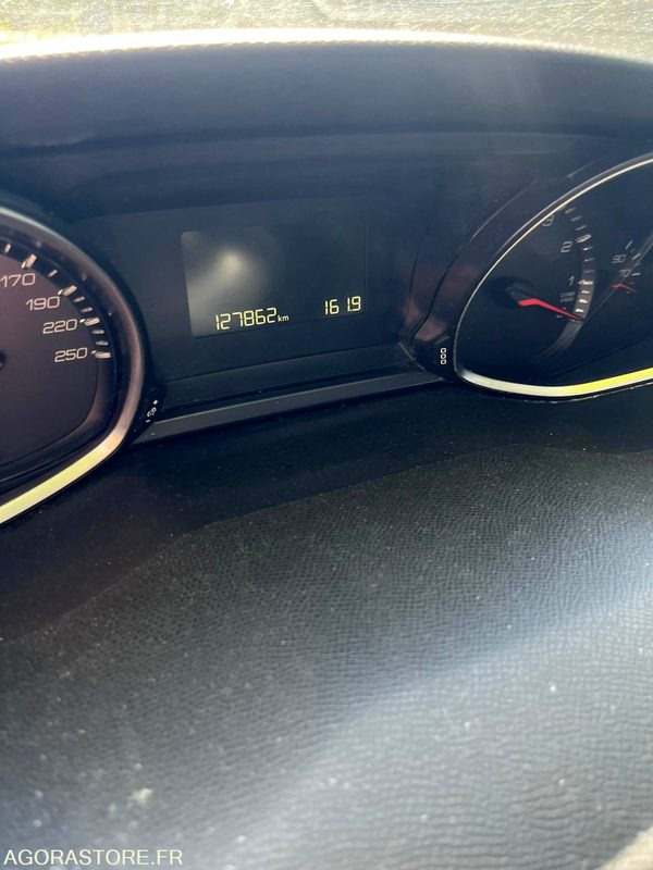 PEUGEOT 308 ESSENCE 127862 kms 2018 - PKW: das Bild 4 PEUGEOT 308 ESSENCE 127862 kms 2018 - PKW: das Bild 4