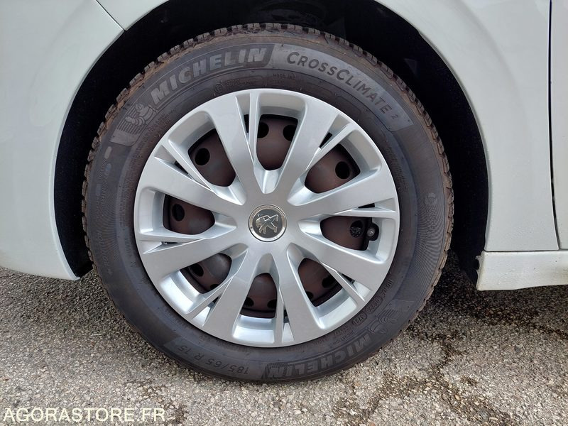 Peugeot 208 - 2018 - 111 261 kms- FB713AZ-ESSENCE - PKW: das Bild 2 Peugeot 208 - 2018 - 111 261 kms- FB713AZ-ESSENCE - PKW: das Bild 2