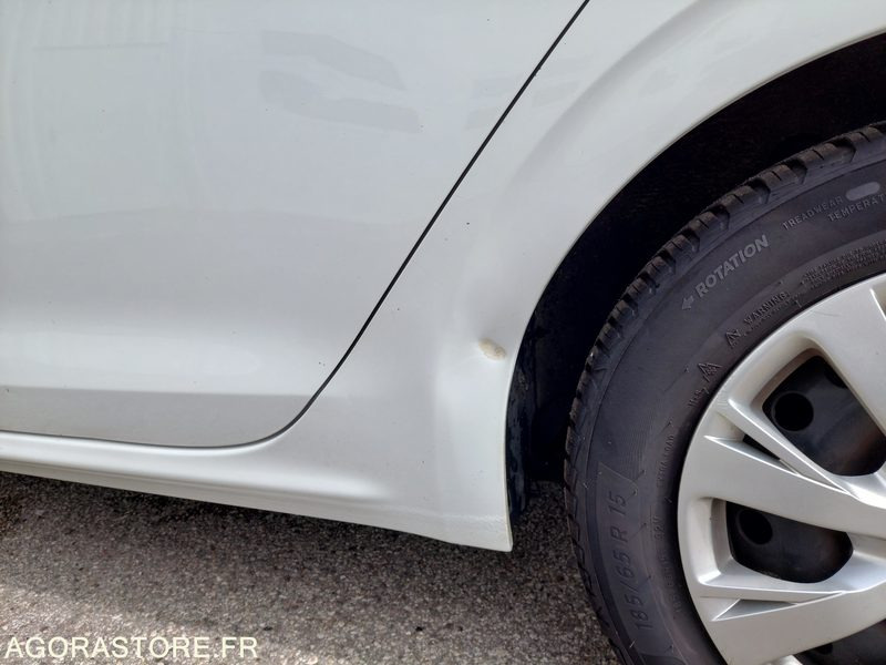 Peugeot 208 - 2018 - 111 261 kms- FB713AZ-ESSENCE - PKW: das Bild 4 Peugeot 208 - 2018 - 111 261 kms- FB713AZ-ESSENCE - PKW: das Bild 4