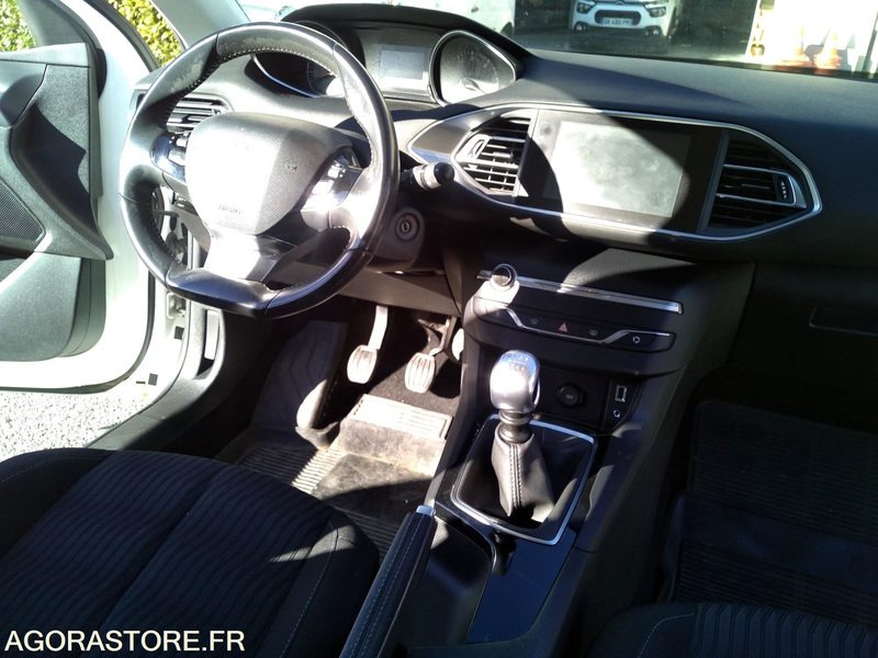 Peugeot 308 1.6 Blue Hdi 120 - 2014 - 168240 KM - PKW: das Bild 4 Peugeot 308 1.6 Blue Hdi 120 - 2014 - 168240 KM - PKW: das Bild 4