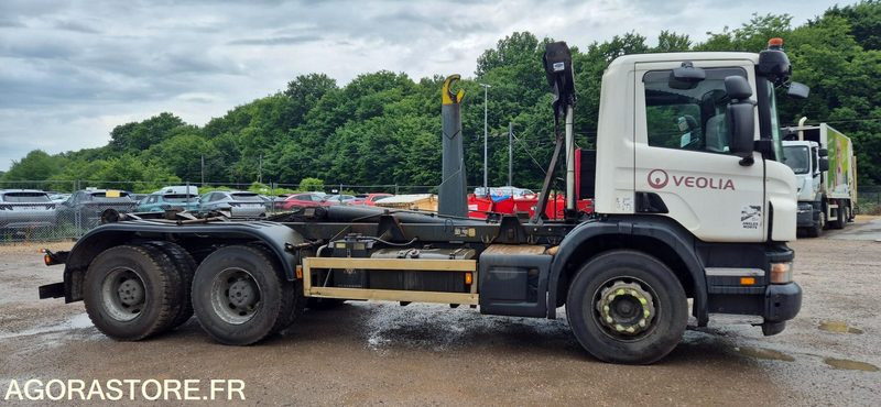 R51889 - PORTEUR AMPLIROLL SCANIA P360 de 2010 - 6x4 - BRAS DALBY - 515859 km - Abrollkipper: das Bild 1 R51889 - PORTEUR AMPLIROLL SCANIA P360 de 2010 - 6x4 - BRAS DALBY - 515859 km - Abrollkipper: das Bild 1