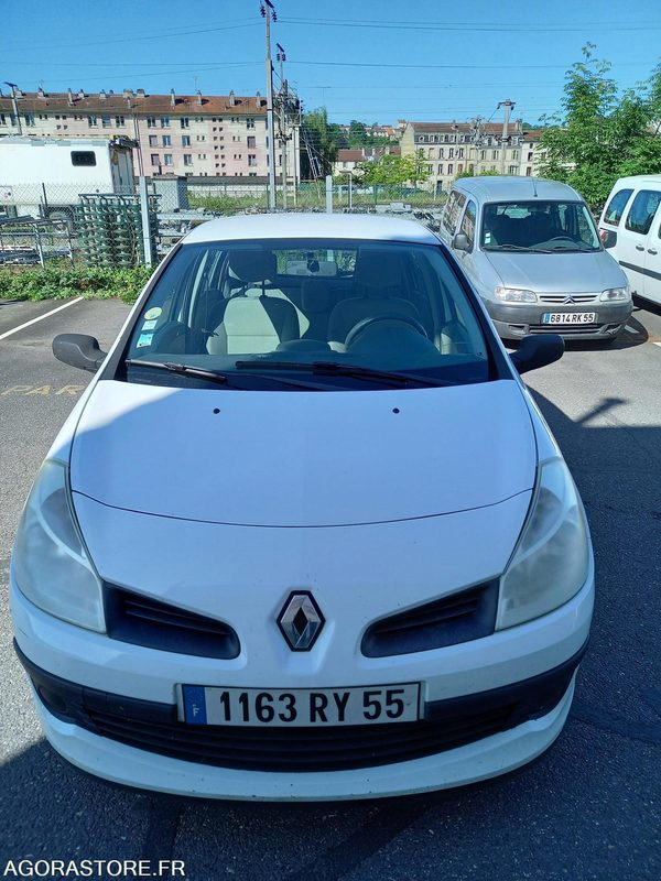 RENAULT CLIO 5 PLACES - PKW: das Bild 1 RENAULT CLIO 5 PLACES - PKW: das Bild 1