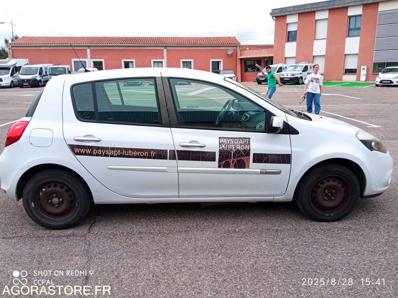 RENAULT CLIO 5 PLACES - PKW: das Bild 2 RENAULT CLIO 5 PLACES - PKW: das Bild 2
