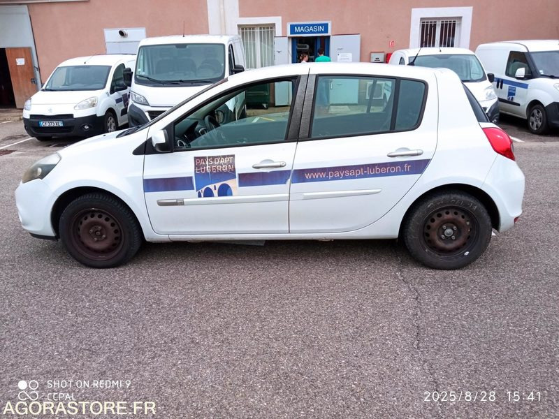 RENAULT CLIO 5 PLACES - PKW: das Bild 4 RENAULT CLIO 5 PLACES - PKW: das Bild 4