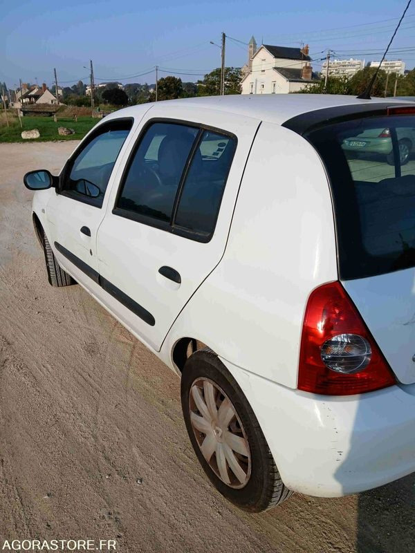 RENAULT CLIO II 1.5 DCI DE 2008 - PKW: das Bild 4 RENAULT CLIO II 1.5 DCI DE 2008 - PKW: das Bild 4