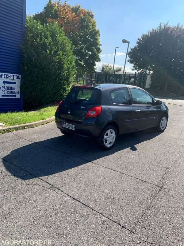 RENAULT CLIO III 16V 2006 238000 KM - PKW: das Bild 3 RENAULT CLIO III 16V 2006 238000 KM - PKW: das Bild 3