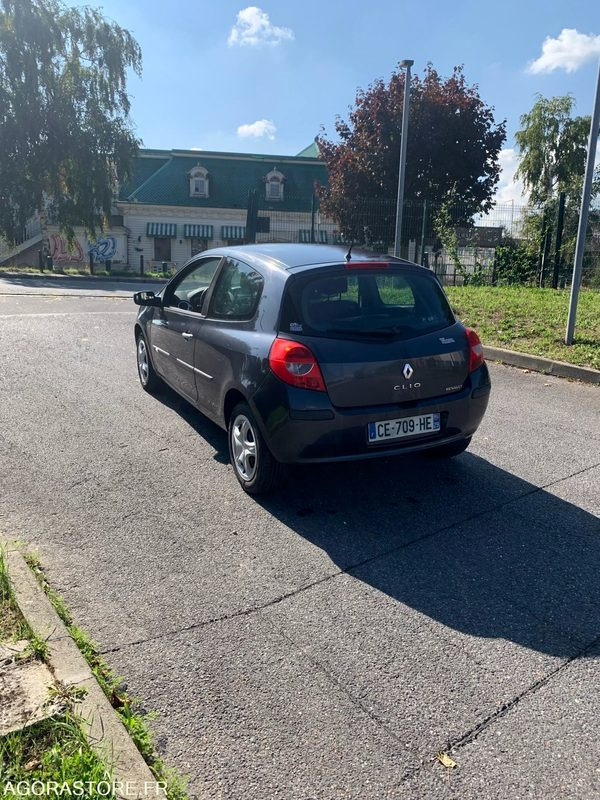 RENAULT CLIO III 16V 2006 238000 KM - PKW: das Bild 5 RENAULT CLIO III 16V 2006 238000 KM - PKW: das Bild 5