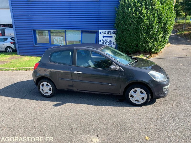 RENAULT CLIO III 16V 2006 238000 KM - PKW: das Bild 2 RENAULT CLIO III 16V 2006 238000 KM - PKW: das Bild 2