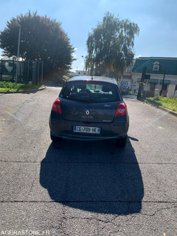 RENAULT CLIO III 16V 2006 238000 KM - PKW: das Bild 4 RENAULT CLIO III 16V 2006 238000 KM - PKW: das Bild 4