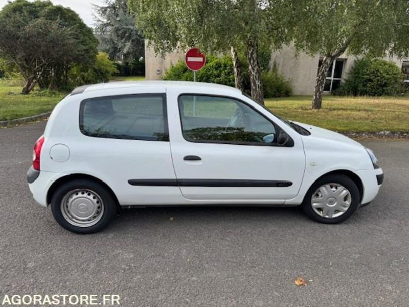 RENAULT CLIO SOCIETE - PKW: das Bild 4 RENAULT CLIO SOCIETE - PKW: das Bild 4
