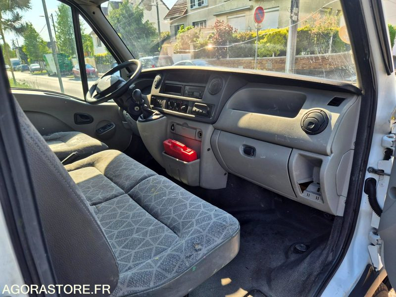 RENAULT MASTER 2.5 DCI 120 CV - 2008 - 182 425km - Kastenwagen: das Bild 4 RENAULT MASTER 2.5 DCI 120 CV - 2008 - 182 425km - Kastenwagen: das Bild 4