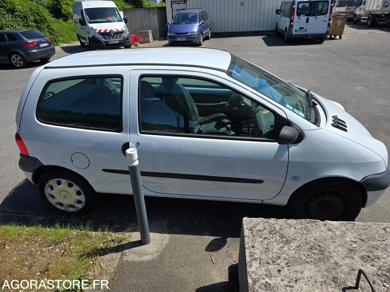 RENAULT TWINGO 130299 kms 2006 - PKW: das Bild 4 RENAULT TWINGO 130299 kms 2006 - PKW: das Bild 4