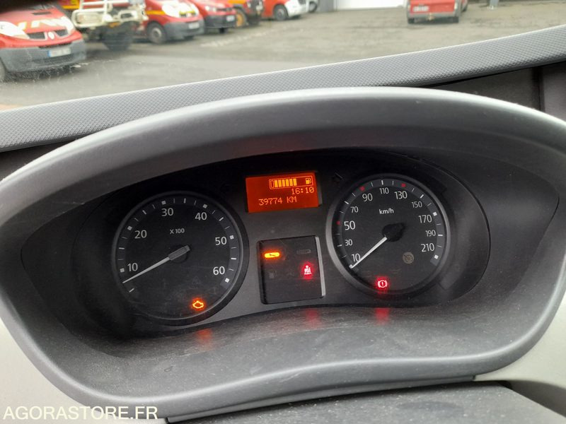 RENAULT Trafic II Fourgon Phase 2 L2H2 1200kg 2.0 dCi 16V 115 cv (MECA 563) - Kastenwagen: das Bild 3 RENAULT Trafic II Fourgon Phase 2 L2H2 1200kg 2.0 dCi 16V 115 cv (MECA 563) - Kastenwagen: das Bild 3