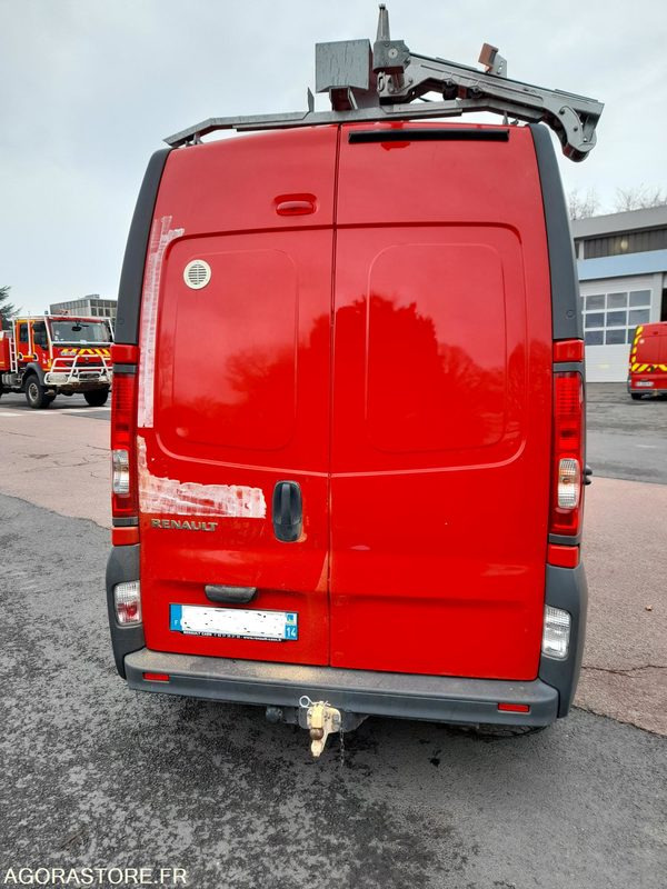 RENAULT Trafic II Fourgon Phase 2 L2H2 1200kg 2.0 dCi 16V 115 cv (MECA 563) - Kastenwagen: das Bild 5 RENAULT Trafic II Fourgon Phase 2 L2H2 1200kg 2.0 dCi 16V 115 cv (MECA 563) - Kastenwagen: das Bild 5