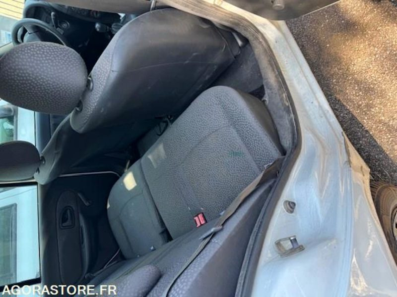 Renault CLIO 2 - PKW: das Bild 4 Renault CLIO 2 - PKW: das Bild 4