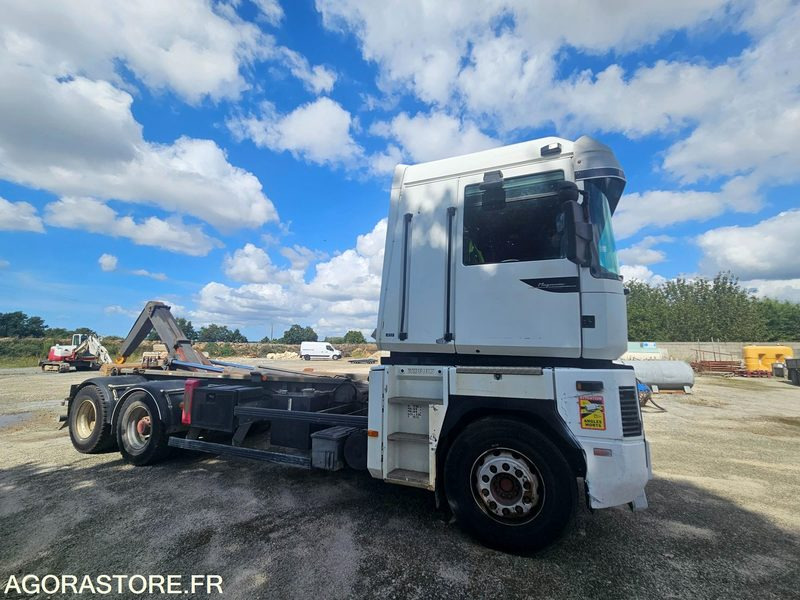 Renault Magnum 6x4 porteur ampliroll essieux relevables - Abrollkipper: das Bild 3 Renault Magnum 6x4 porteur ampliroll essieux relevables - Abrollkipper: das Bild 3