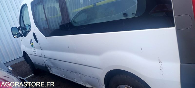 Renault Trafic 2 combi phrase . 2.0 dci 16v minibus long 90 cv - Kleinbus, Personentransporter: das Bild 2 Renault Trafic 2 combi phrase . 2.0 dci 16v minibus long 90 cv - Kleinbus, Personentransporter: das Bild 2