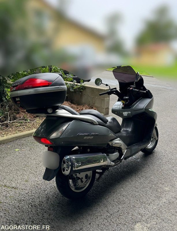 SCOOTER-HONDA-600-SILVER WING-ABS - Motorrad: das Bild 2 SCOOTER-HONDA-600-SILVER WING-ABS - Motorrad: das Bild 2