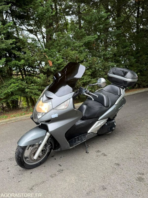 SCOOTER-HONDA-600-SILVER WING-ABS - Motorrad: das Bild 4 SCOOTER-HONDA-600-SILVER WING-ABS - Motorrad: das Bild 4