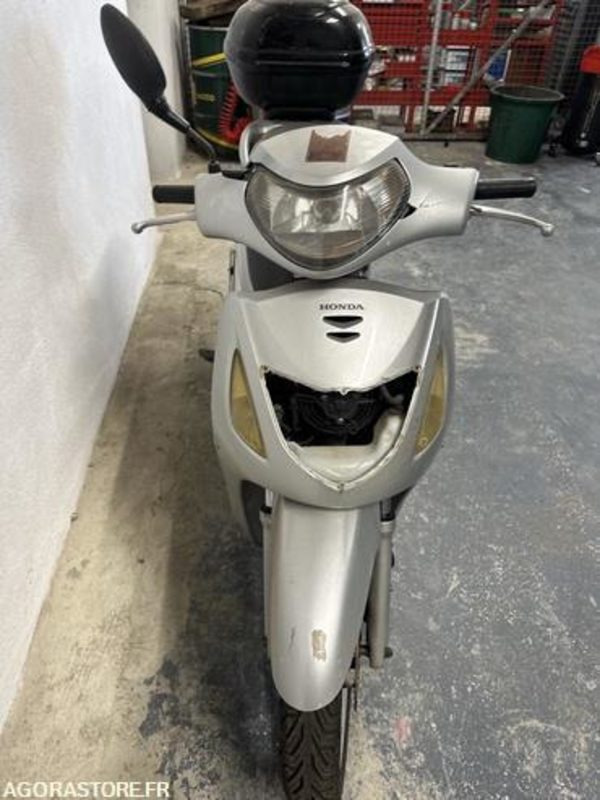 SCOOTER HONDA SH125 - 2001 - 24167KM - 1087GF2A - Motorrad: das Bild 4 SCOOTER HONDA SH125 - 2001 - 24167KM - 1087GF2A - Motorrad: das Bild 4