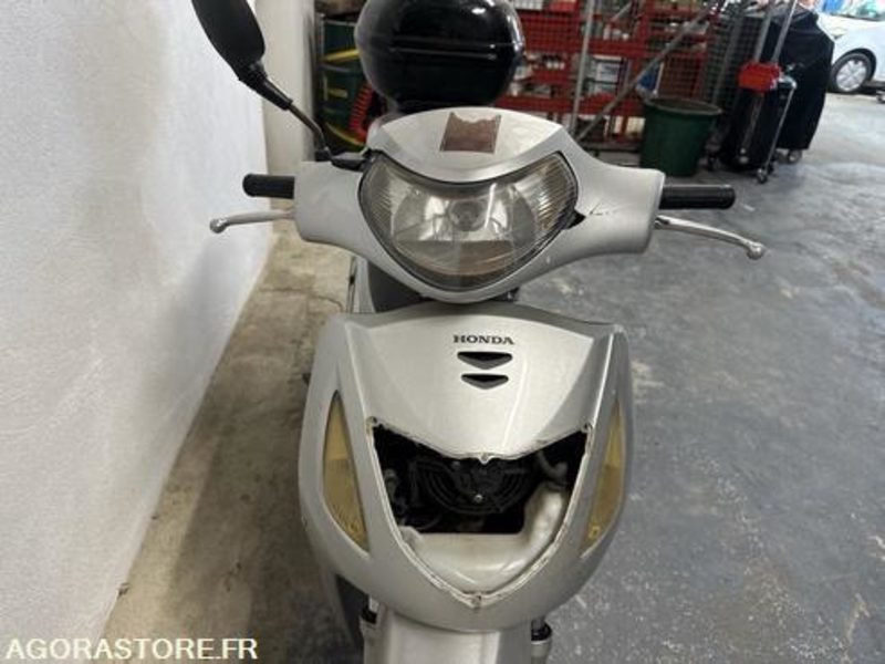 SCOOTER HONDA SH125 - 2001 - 24167KM - 1087GF2A - Motorrad: das Bild 3 SCOOTER HONDA SH125 - 2001 - 24167KM - 1087GF2A - Motorrad: das Bild 3