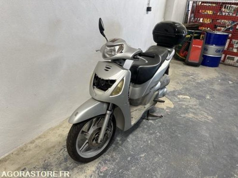 SCOOTER HONDA SH125 - 2001 - 24167KM - 1087GF2A - Motorrad: das Bild 2 SCOOTER HONDA SH125 - 2001 - 24167KM - 1087GF2A - Motorrad: das Bild 2