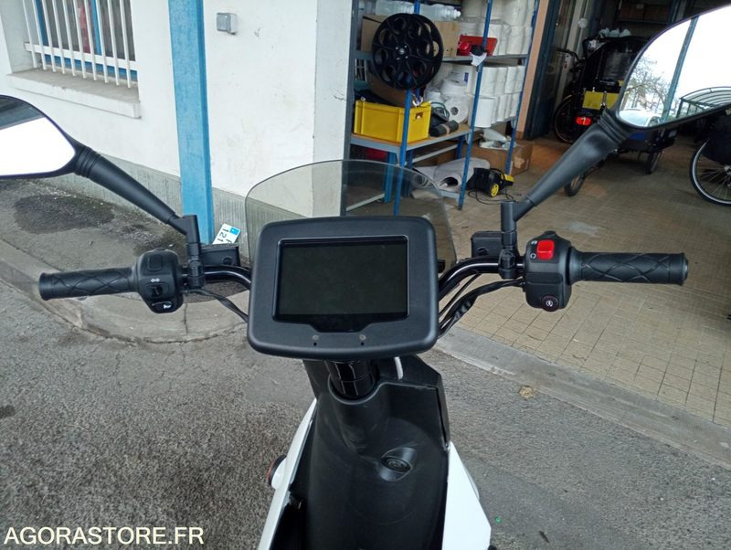 Scooter électrique Peugeot Genzee - Motorrad: das Bild 3 Scooter électrique Peugeot Genzee - Motorrad: das Bild 3