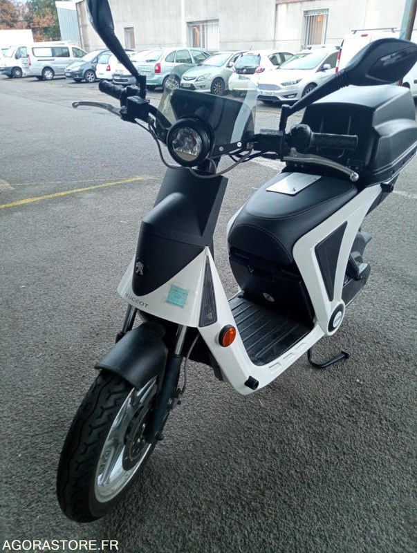 Scooter électrique Peugeot Genzee - Motorrad: das Bild 1 Scooter électrique Peugeot Genzee - Motorrad: das Bild 1