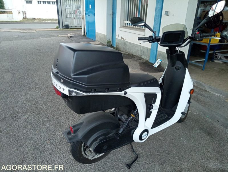Scooter électrique Peugeot Genzee - Motorrad: das Bild 4 Scooter électrique Peugeot Genzee - Motorrad: das Bild 4